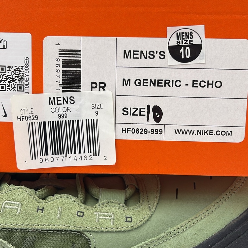 Nike Men’s Green Retro-Inspired Sneakers with Rugged Sole - Picture 16 of 16